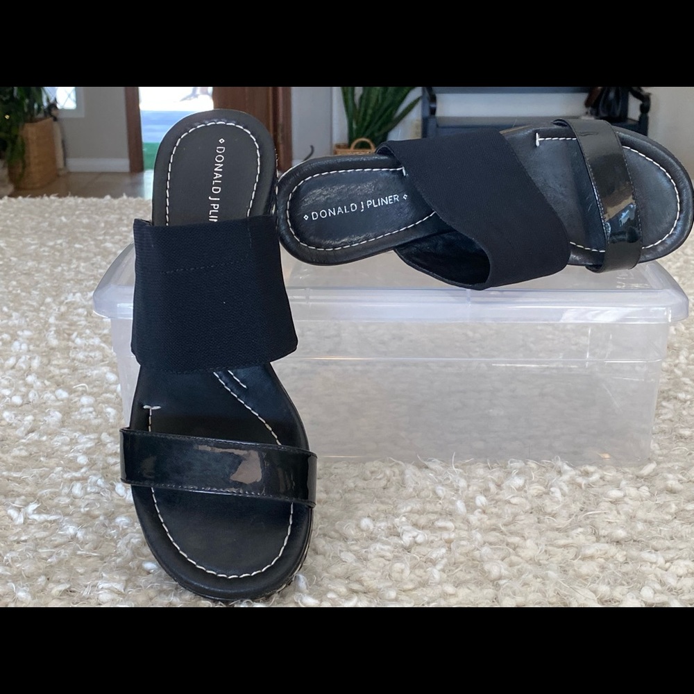 DONALD J PLINER platform sandals black patent - 7 - Picture 8 of 8